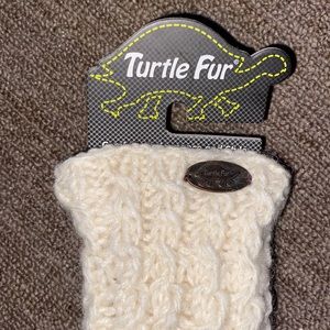 Turtle fur fingerless gloves
